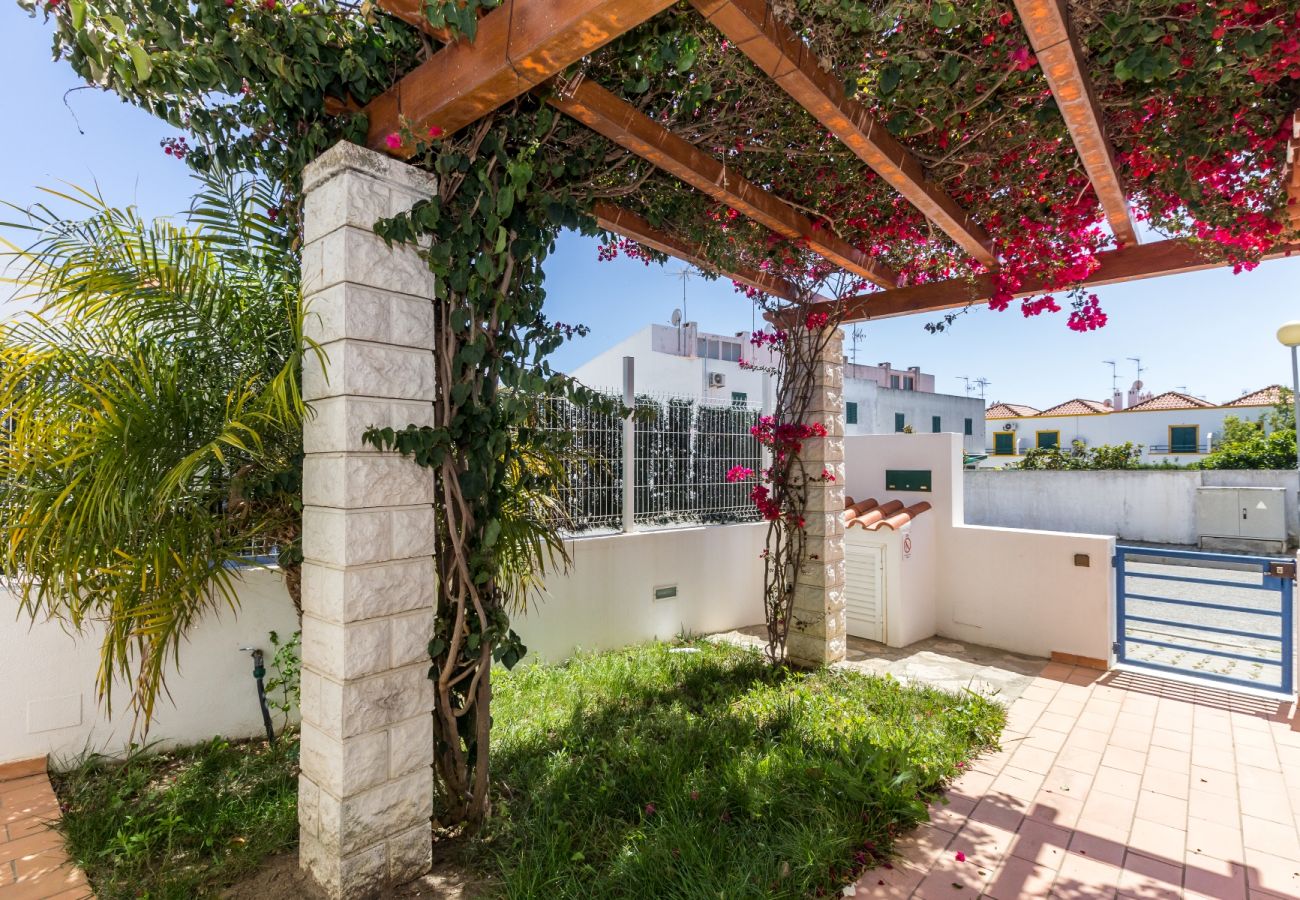House in Manta Rota - Villa with 4 bedrooms and swimming pool with WIFI 300m from the beach by AlgarveManta (5V4)