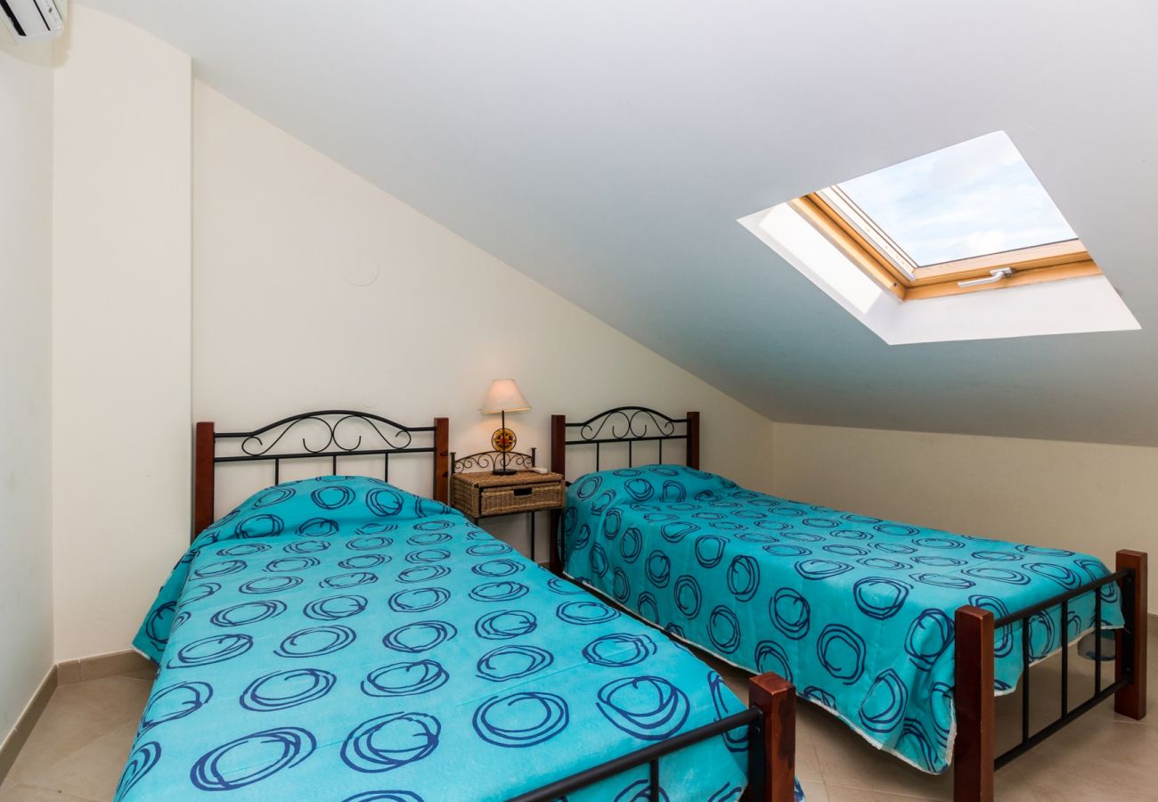 Townhouse in Manta Rota - 4 bedroom villa with patio by AlgarveManta (10V4)