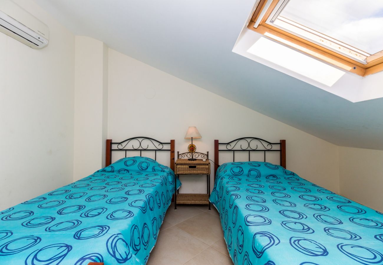 Townhouse in Manta Rota - 4 bedroom villa with patio by AlgarveManta (10V4)