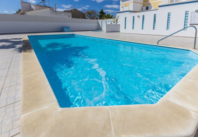  in Manta Rota - 4 bedroom villa in condominium with swimming pool by AlgarveManta