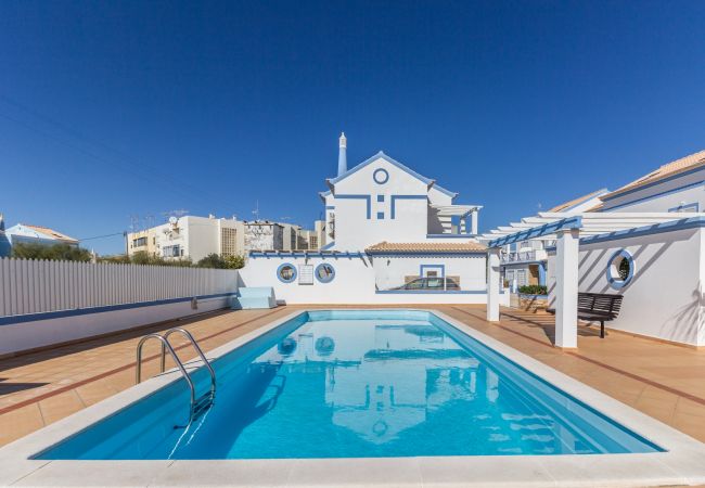  in Manta Rota - 4 bedroom villa in condominium with swimming pool by AlgarveManta