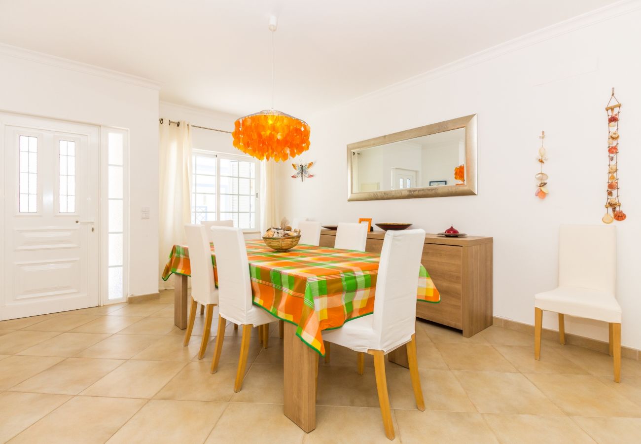 Residence in Manta Rota - 4 bedroom villa in condominium with swimming pool by AlgarveManta (17V4)