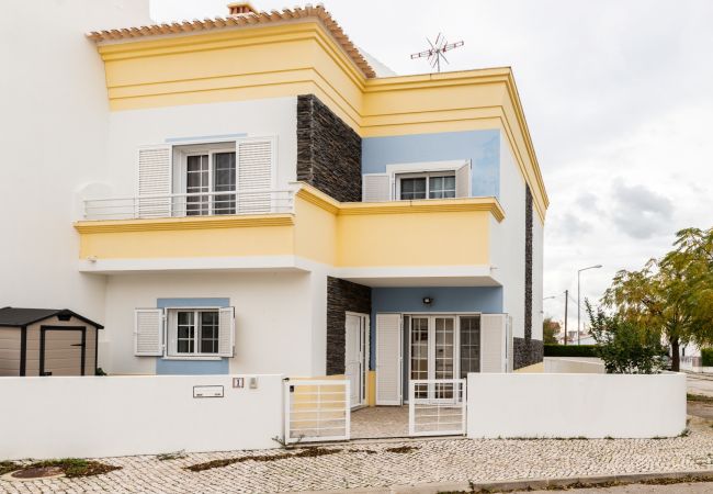  in Manta Rota - Modern villa 6 minutes from the beach by AlgarveManta (34V3)