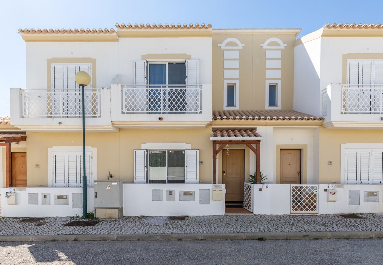 Townhouse in Manta Rota - 17V2