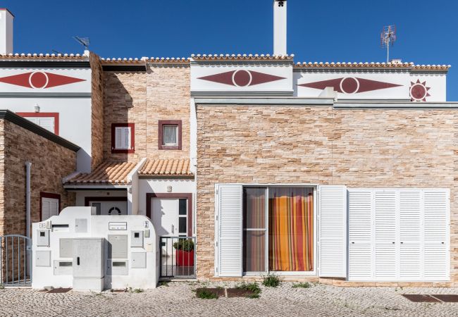  in Manta Rota - 3 bedroom villa with backyard by AlgarveManta