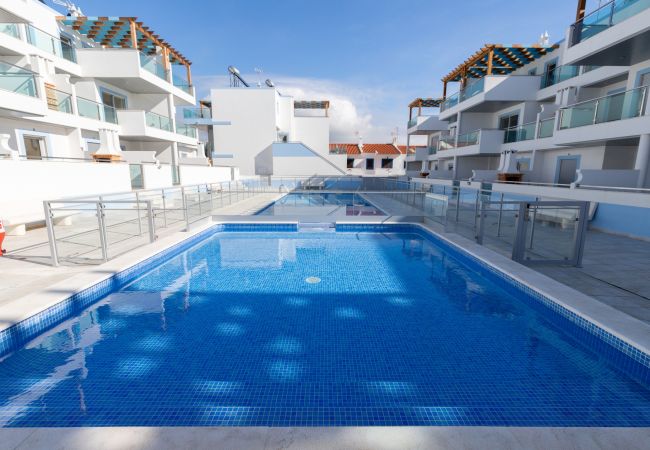  in Manta Rota - Apartment in condominium with pool 700m from the beach by AlgarveManta