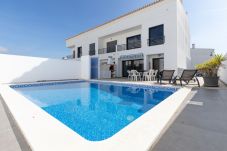 House in Vila Nova de Cacela - 4 bedroom villa with private pool in... House in Vila Nova de Cacela - 4 bedroom villa with private pool in...