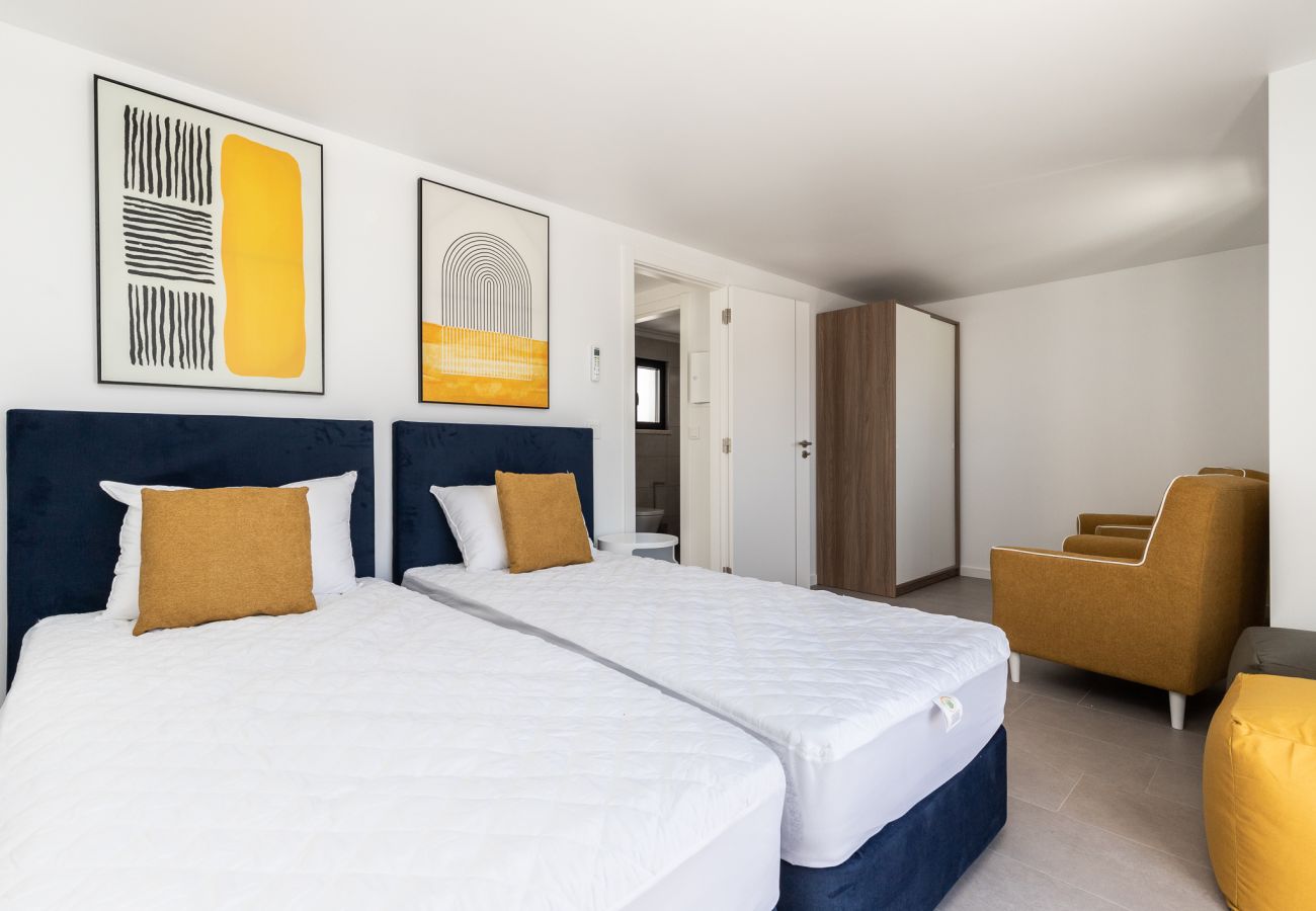 Townhouse in Manta Rota - 4 bedroom villa with pool and in a condominium by AlgarveManta (6V4)