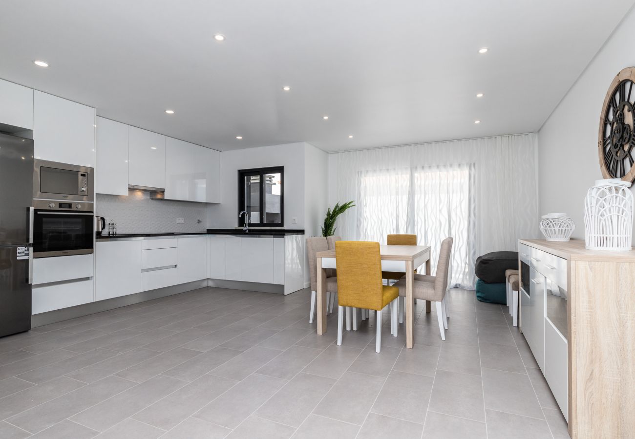Townhouse in Manta Rota - 4 bedroom villa with pool and in a condominium by AlgarveManta (6V4)