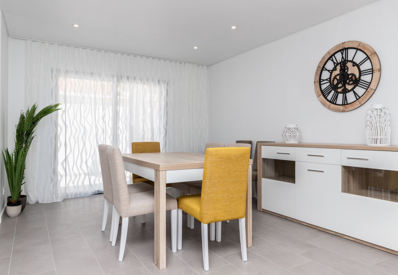Townhouse in Manta Rota - 4 bedroom villa with pool and in a condominium by AlgarveManta (6V4)