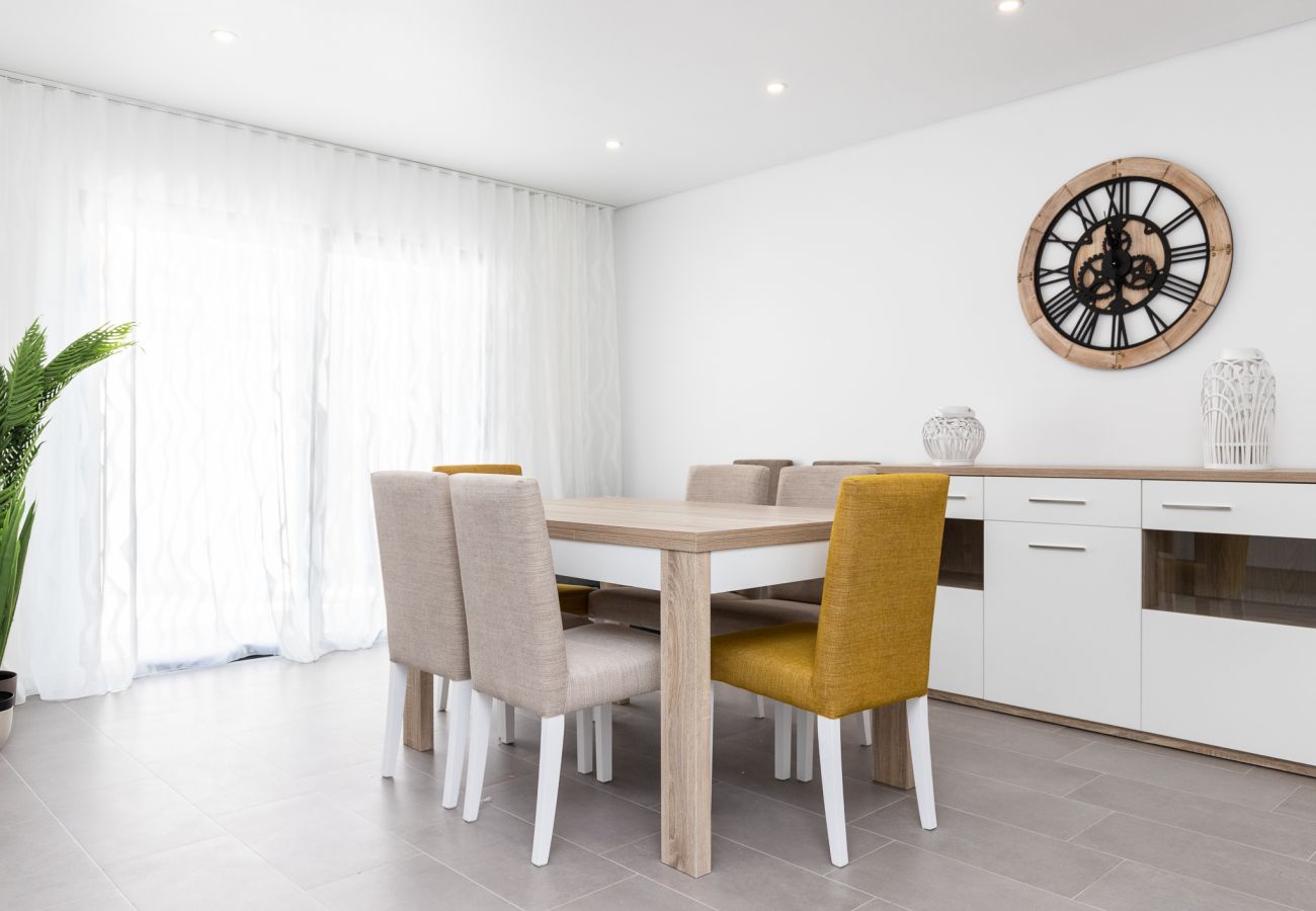 Townhouse in Manta Rota - 4 bedroom villa with pool and in a condominium by AlgarveManta (6V4)