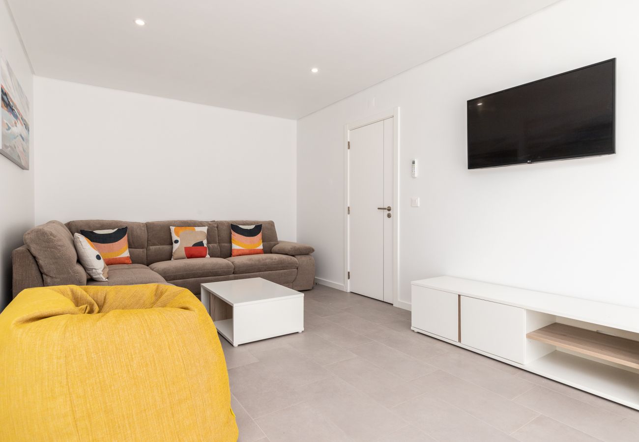 Townhouse in Manta Rota - 4 bedroom villa with pool and in a condominium by AlgarveManta (6V4)