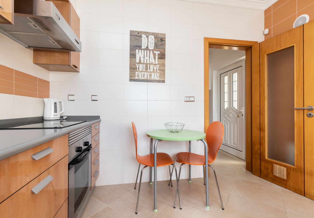 Residence in Manta Rota - 4 bedroom villa in condominium with pool and WIFI by AlgarveManta (8V4)