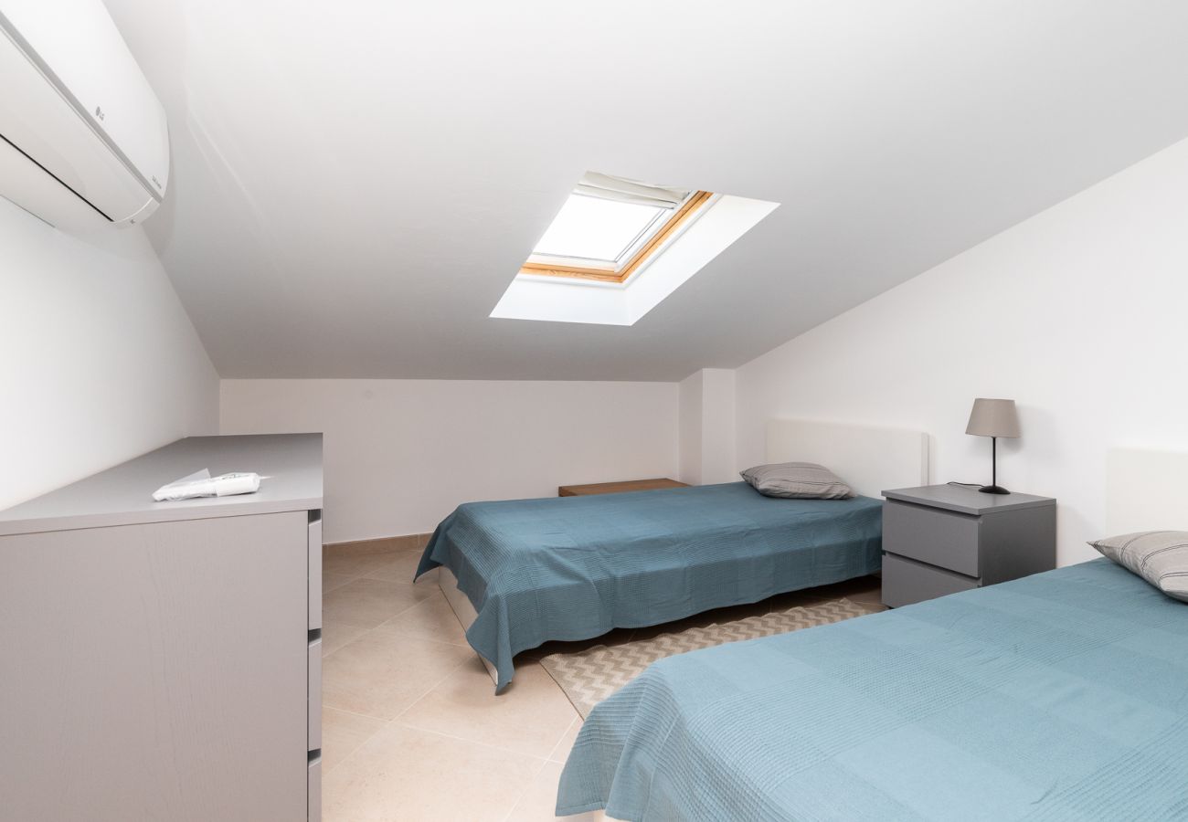Residence in Manta Rota - 4 bedroom villa in condominium with pool and WIFI by AlgarveManta (8V4)