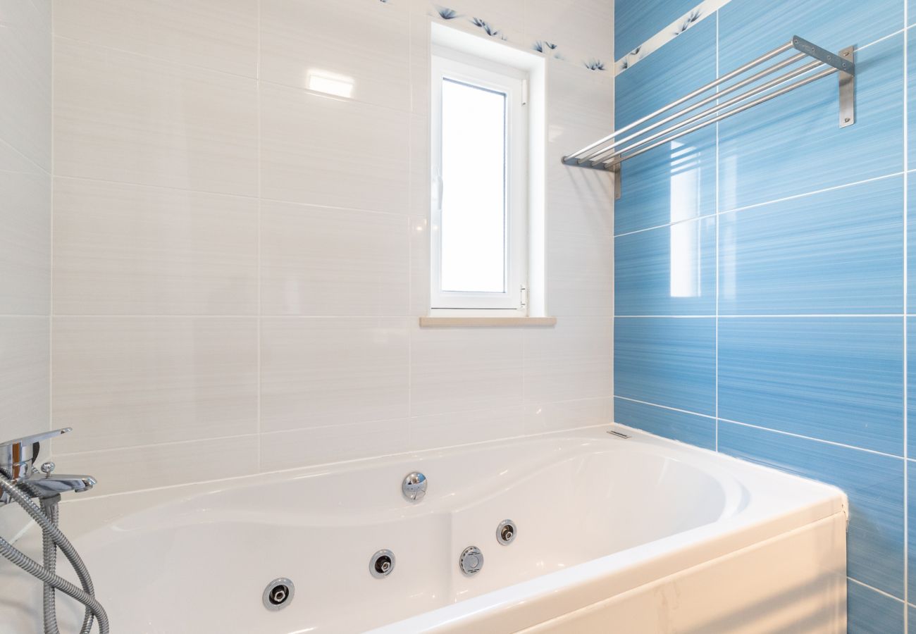 Residence in Manta Rota - 4 bedroom villa in condominium with pool and WIFI by AlgarveManta (8V4)