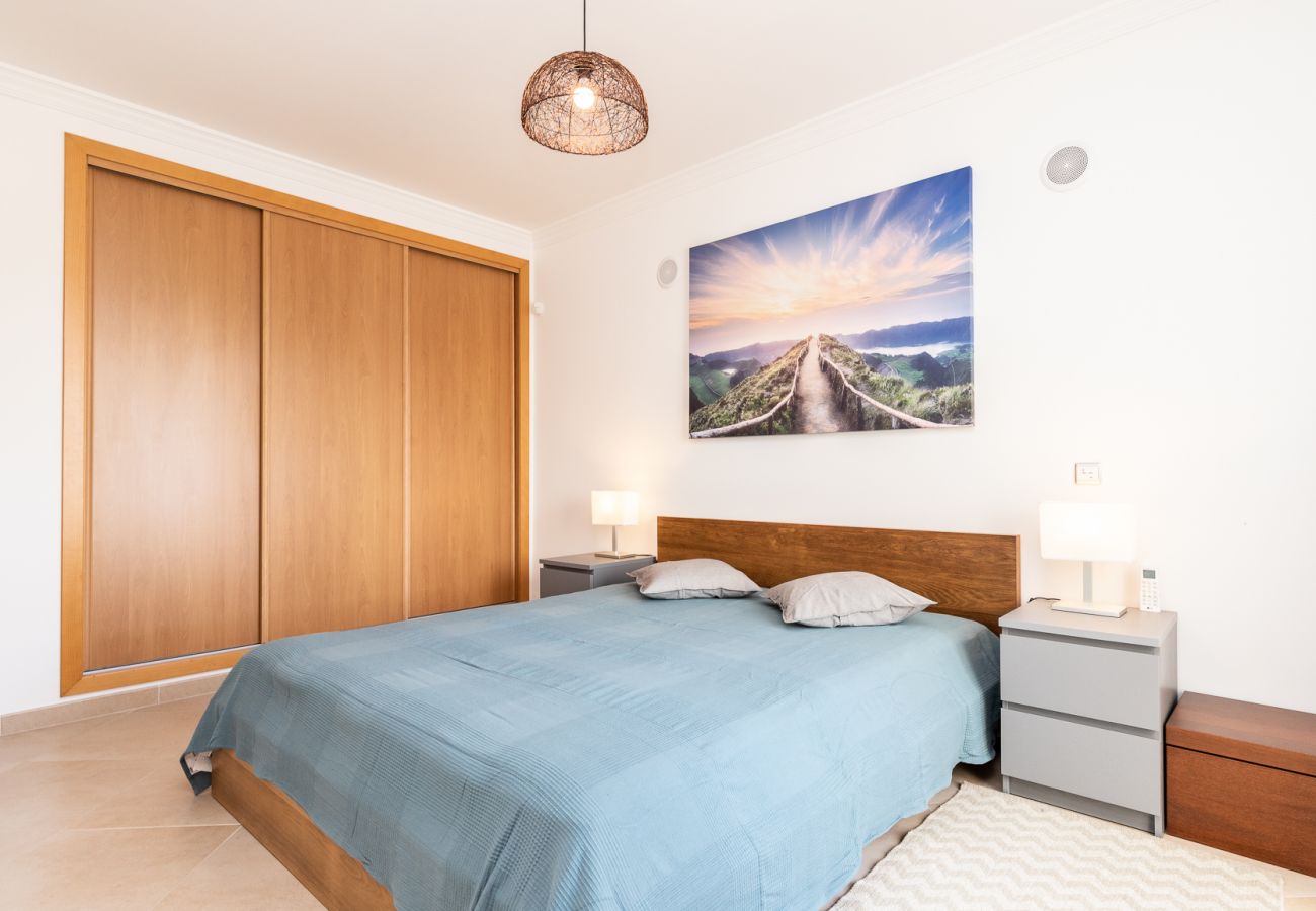 Residence in Manta Rota - 4 bedroom villa in condominium with pool and WIFI by AlgarveManta (8V4)