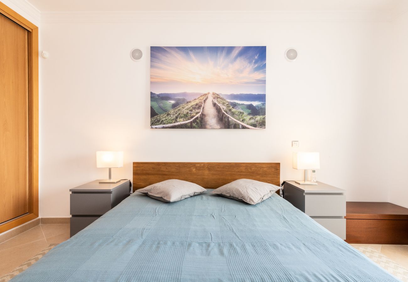 Residence in Manta Rota - 4 bedroom villa in condominium with pool and WIFI by AlgarveManta (8V4)