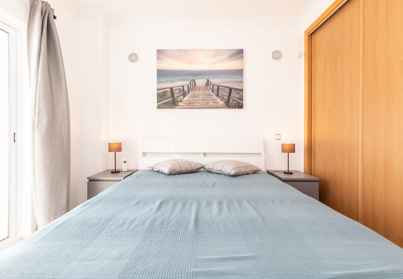 Residence in Manta Rota - 4 bedroom villa in condominium with pool and WIFI by AlgarveManta (8V4)