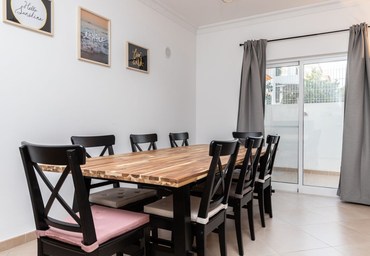 Residence in Manta Rota - 4 bedroom villa in condominium with pool and WIFI by AlgarveManta (8V4)