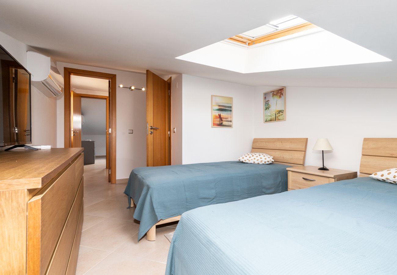 Residence in Manta Rota - 4 bedroom villa in condominium with pool and WIFI by AlgarveManta (8V4)