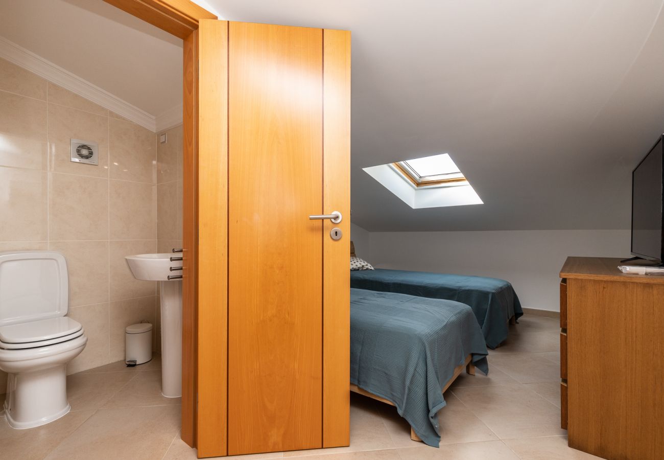 Residence in Manta Rota - 4 bedroom villa in condominium with pool and WIFI by AlgarveManta (8V4)