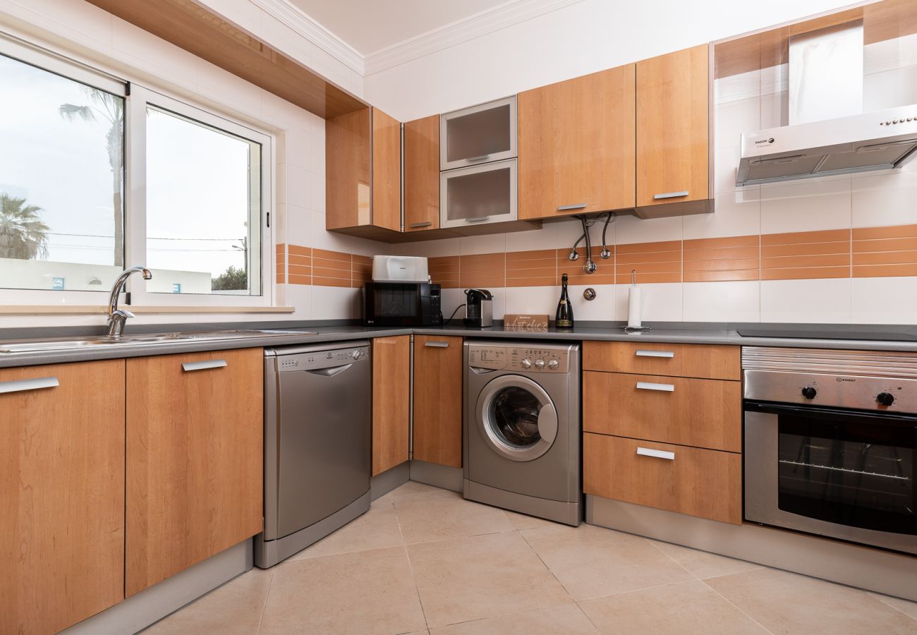 Residence in Manta Rota - 4 bedroom villa in condominium with pool and WIFI by AlgarveManta (8V4)