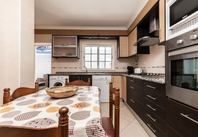 Terraced House in Manta Rota - 4 bedroom villa in condominium with swimming pool by AlgarveManta (9V4) Terraced House in Manta Rota - 4 bedroom villa in condominium with swimming pool by AlgarveManta (9V4)