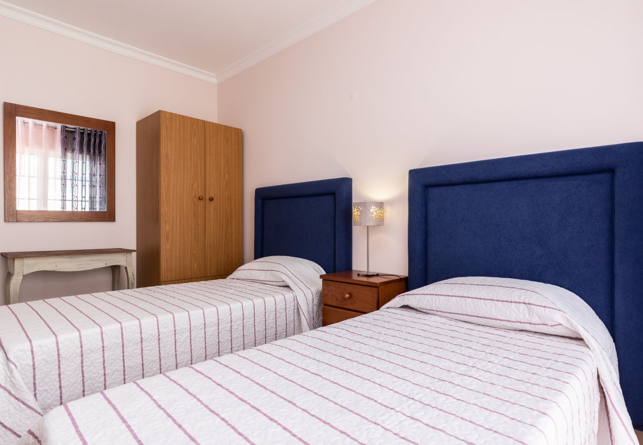 Townhouse in Manta Rota - 4 bedroom villa in condominium with swimming pool by AlgarveManta (9V4)