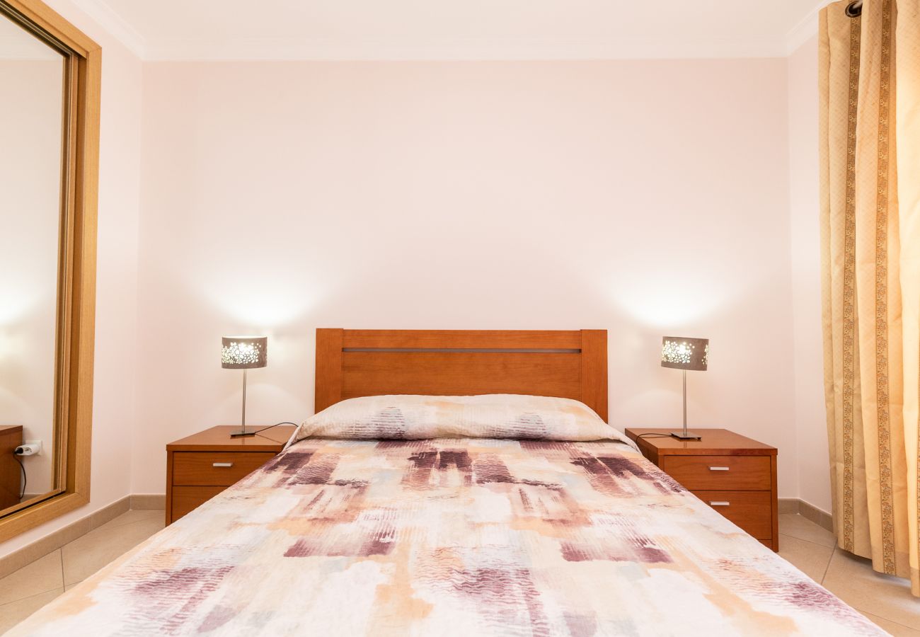 Townhouse in Manta Rota - 4 bedroom villa in condominium with swimming pool by AlgarveManta (9V4)