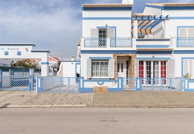 Villa in Manta Rota - 3 bedroom villa in a condominium with swimming pool by AlgarveManta (17V3) Villa in Manta Rota - 3 bedroom villa in a condominium with swimming pool by AlgarveManta (17V3)