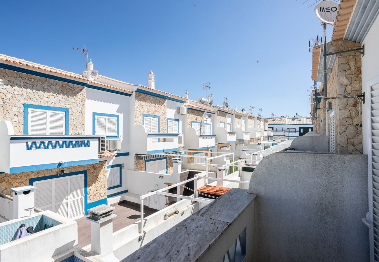 Villa in Manta Rota - 4-bedroom villa with patio, barbecue and air conditioning by AlgarveManta (11V4)