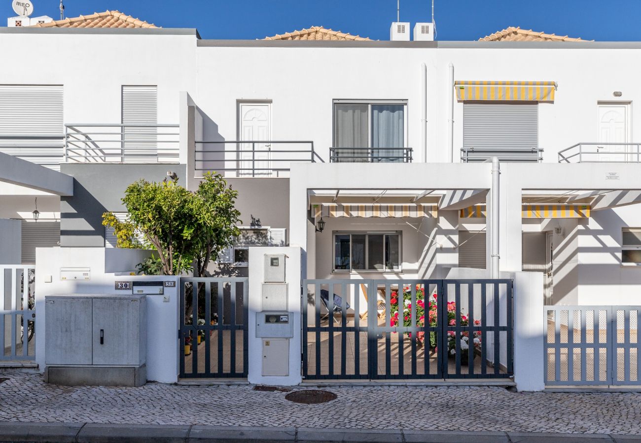 Casa adosada en Manta Rota - Vivienda con aparcamiento privado by AlgarveManta (3V2)
