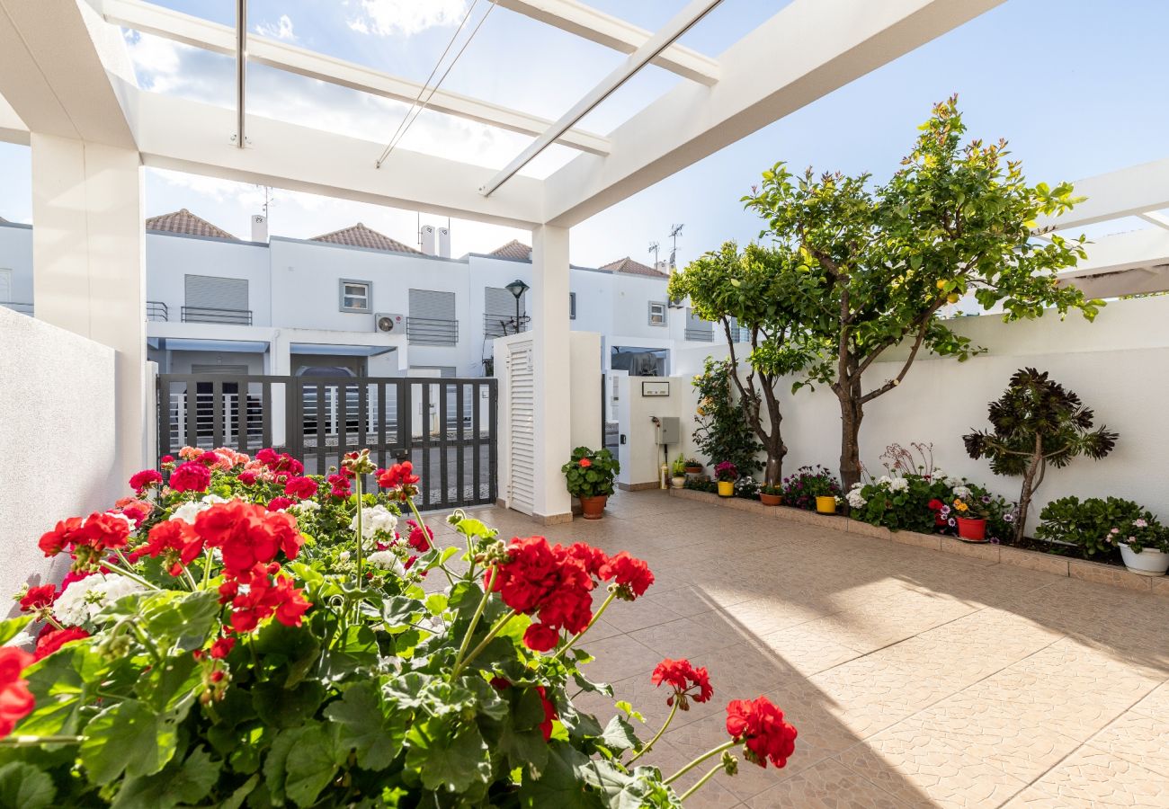 Casa adosada en Manta Rota - Vivienda con aparcamiento privado by AlgarveManta (3V2)