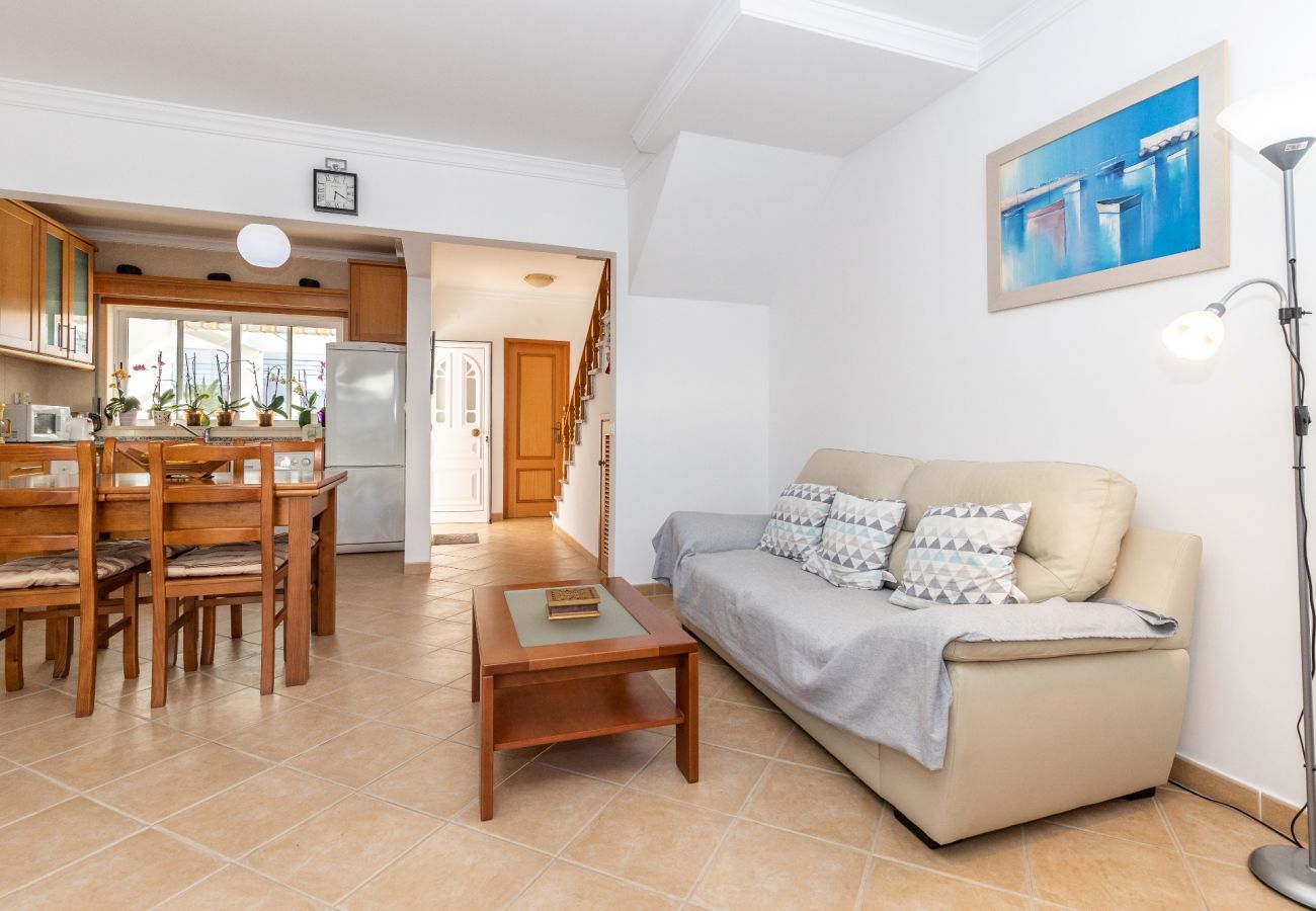 Casa adosada en Manta Rota - Vivienda con aparcamiento privado by AlgarveManta (3V2)