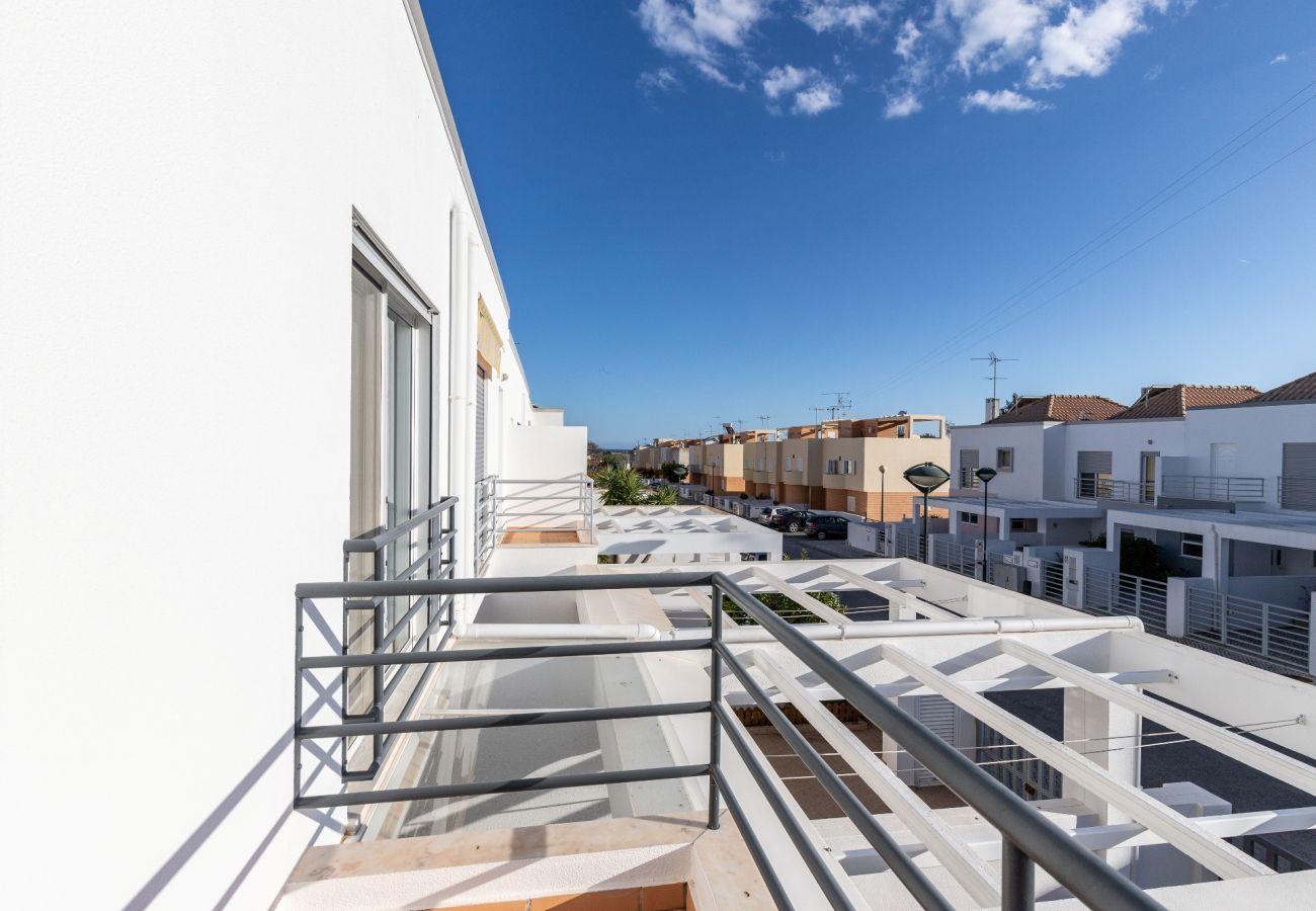 Casa adosada en Manta Rota - Vivienda con aparcamiento privado by AlgarveManta (3V2)