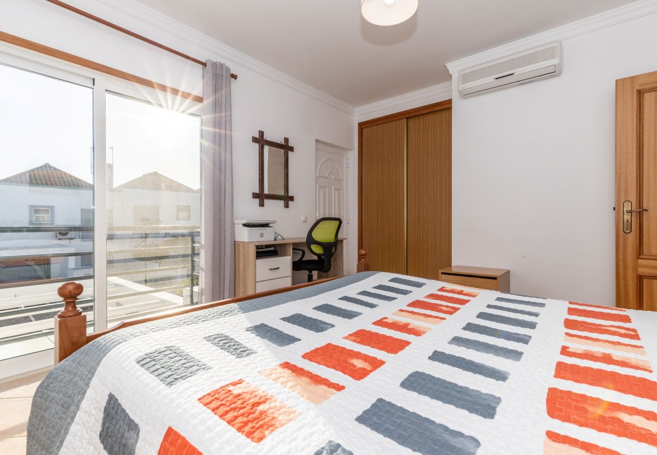 Casa adosada en Manta Rota - Vivienda con aparcamiento privado by AlgarveManta (3V2)