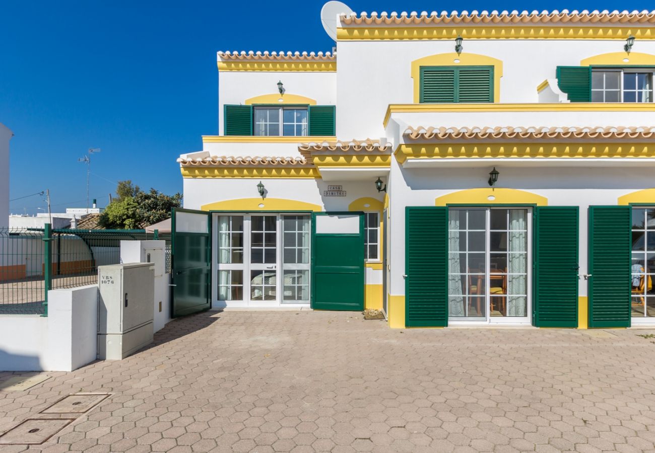 Residencial en Manta Rota - Casa de 2 habitaciones con aparcamiento y patio by AlgarveManta  (4V2)