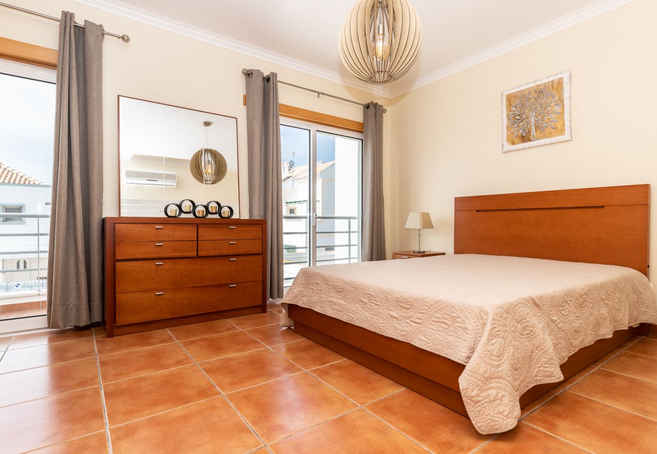 Casa adosada en Manta Rota - Casa de 2 habitaciones con Patio y estacionamiento by AlgarveManta (2V2)