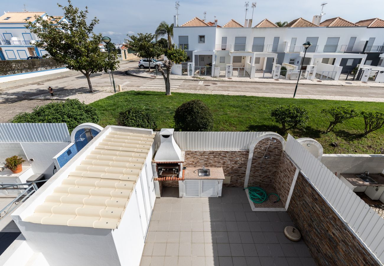 Casa adosada en Manta Rota - Casa de 2 habitaciones con Patio y estacionamiento by AlgarveManta (2V2)