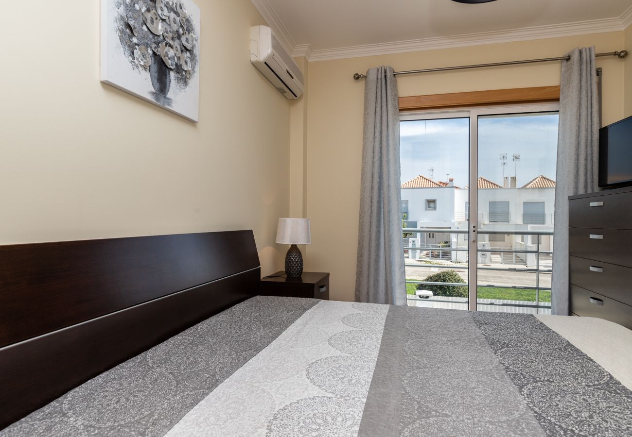 Casa adosada en Manta Rota - Casa de 2 habitaciones con Patio y estacionamiento by AlgarveManta (2V2)