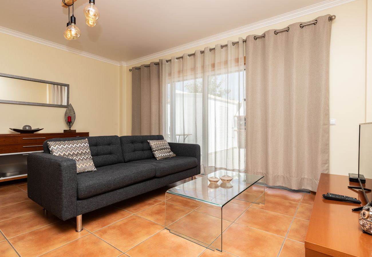 Casa adosada en Manta Rota - Casa de 2 habitaciones con Patio y estacionamiento by AlgarveManta (2V2)