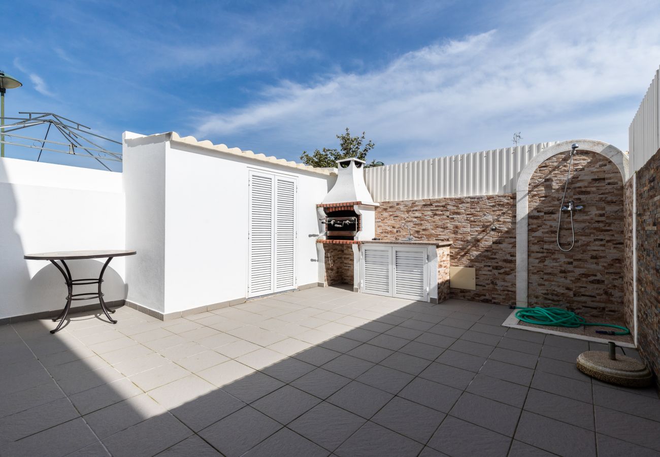 Casa adosada en Manta Rota - Casa de 2 habitaciones con Patio y estacionamiento by AlgarveManta (2V2)