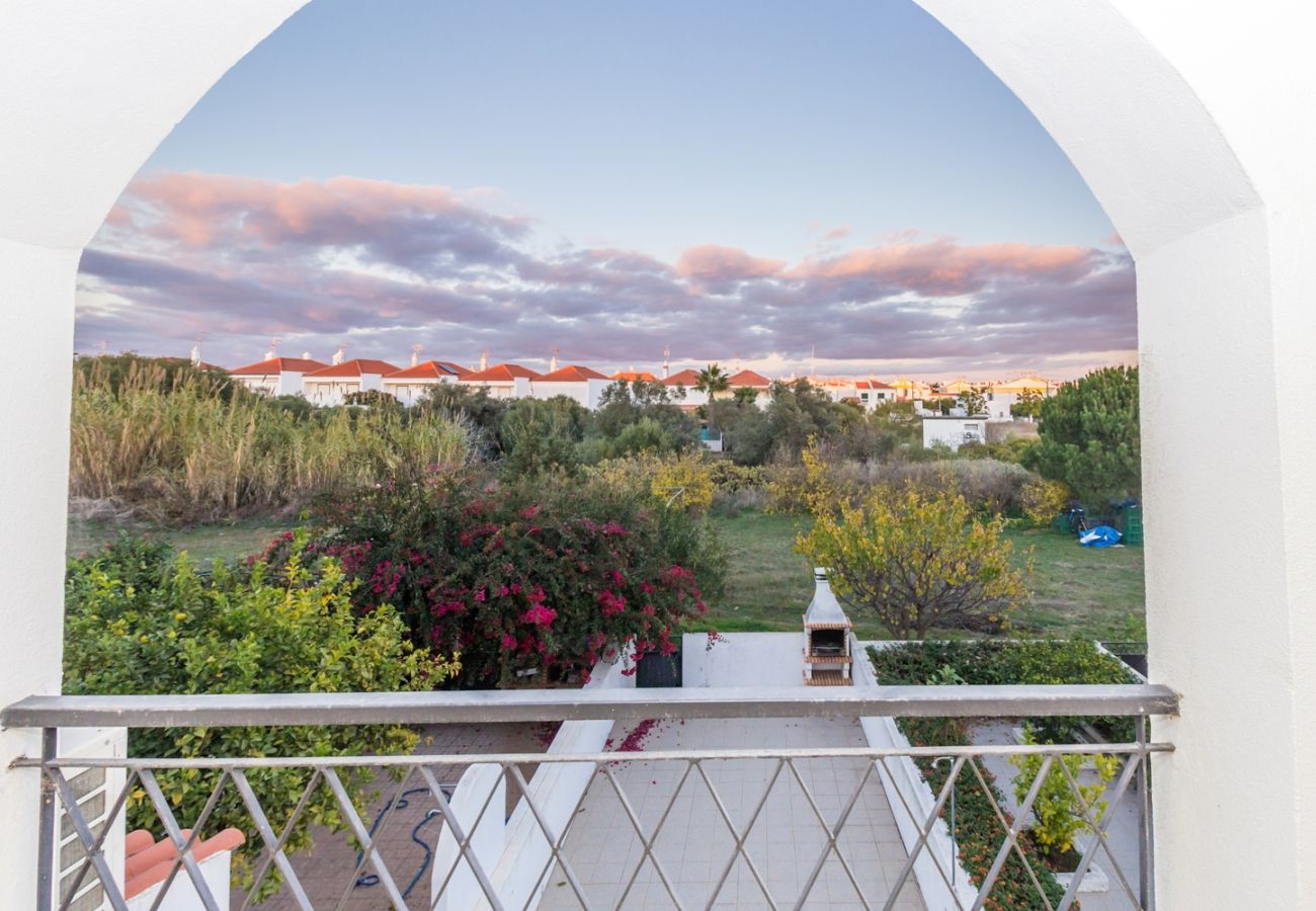 Casa en Manta Rota - Casa de 3 habitaciones con patio en la Playa de la Manta Rota by AlgarveManta (2V3)