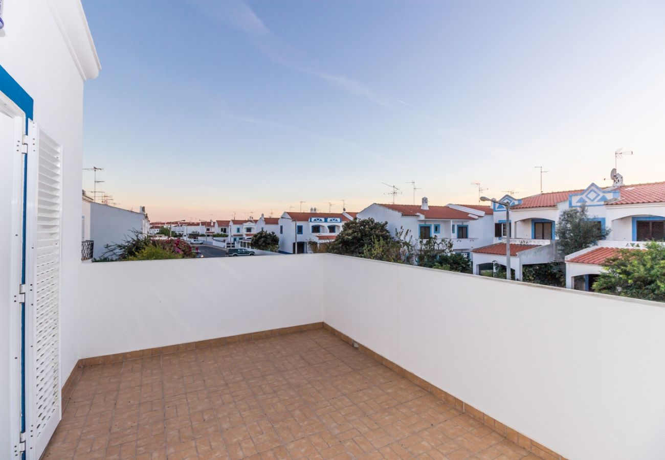 Casa en Manta Rota - Casa de 3 habitaciones con patio en la Playa de la Manta Rota by AlgarveManta (2V3)