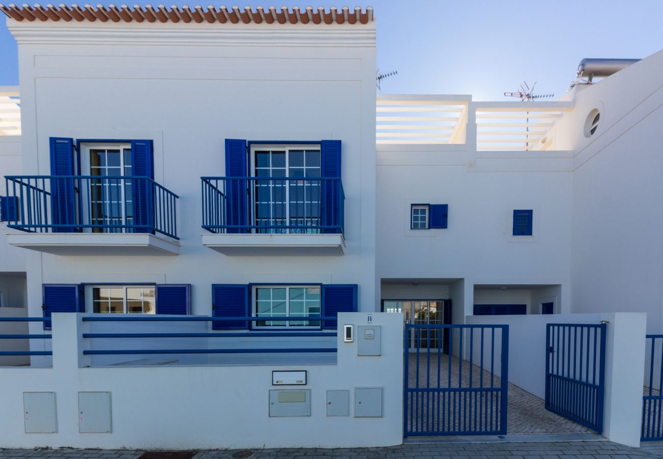 Casa adosada en Manta Rota - Villa de 3 dormitorios en 1ª línea de playa y wifi by AlgarveManta (8V3)