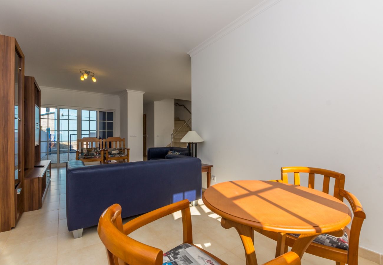 Casa adosada en Manta Rota - Villa de 3 dormitorios en 1ª línea de playa y wifi by AlgarveManta (8V3)