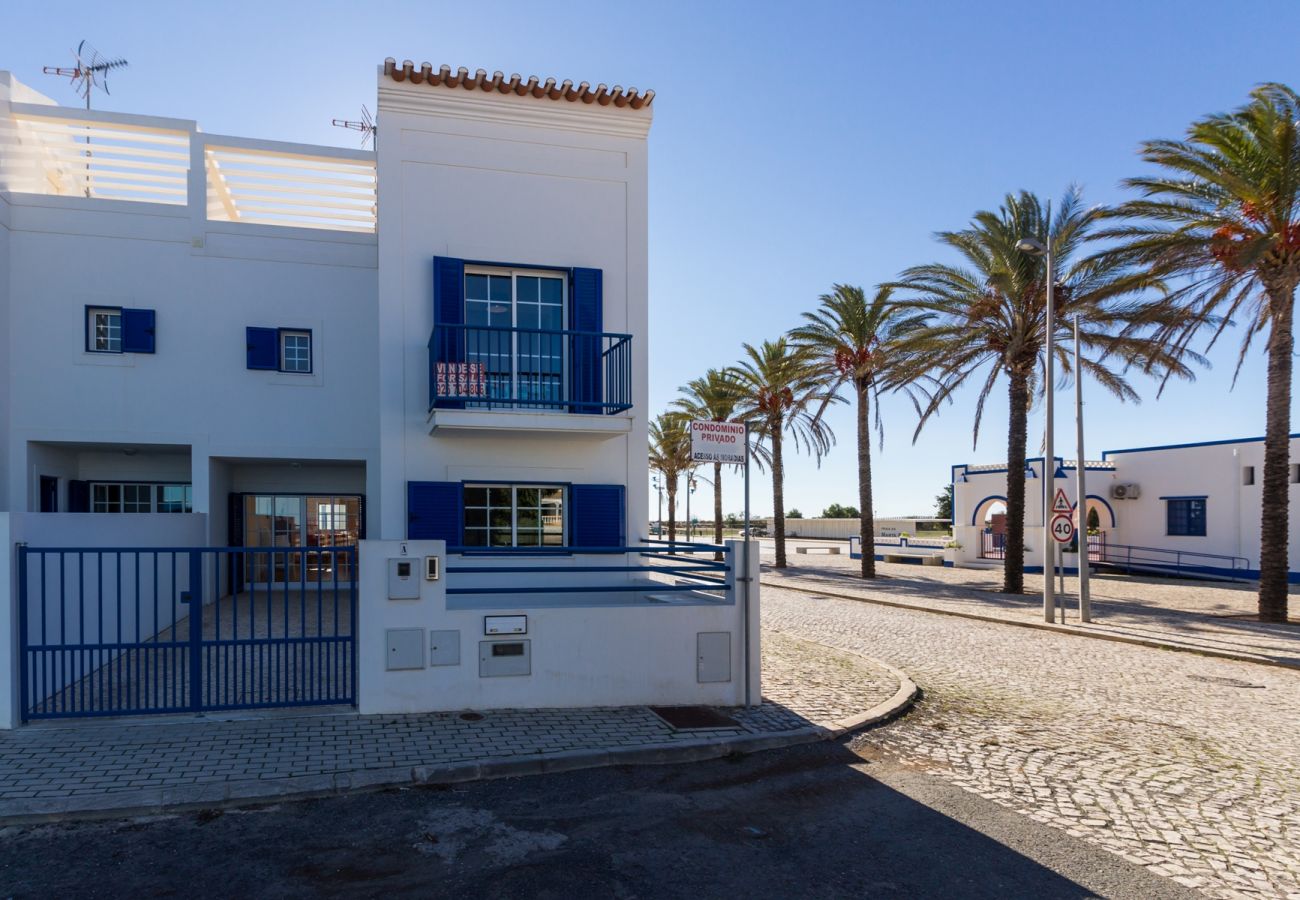 Casa adosada en Manta Rota - Villa de 3 dormitorios en 1ª línea de playa y wifi by AlgarveManta (14V3)
