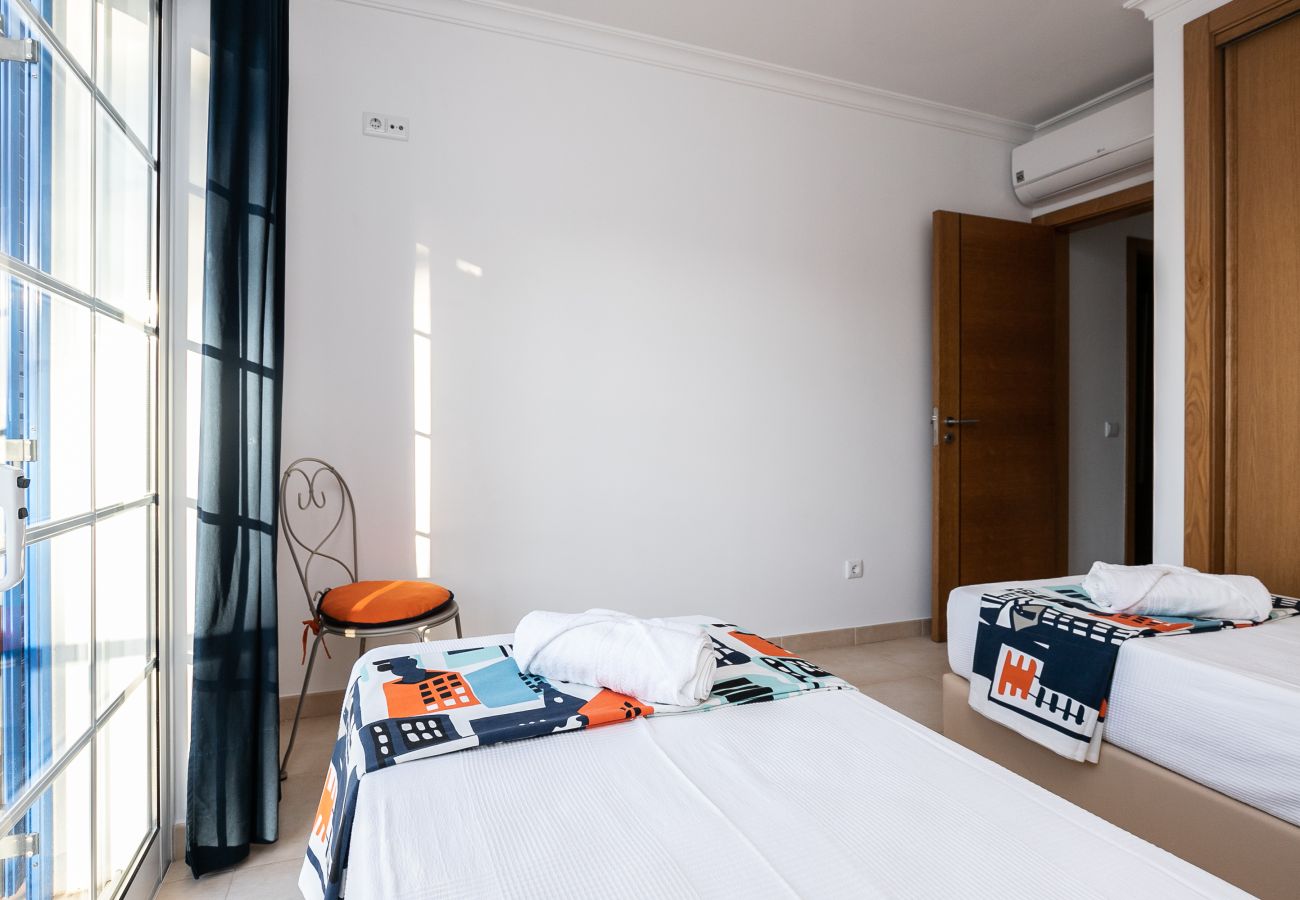 Casa adosada en Manta Rota - Villa de 3 dormitorios en 1ª línea de playa y wifi by AlgarveManta (14V3)