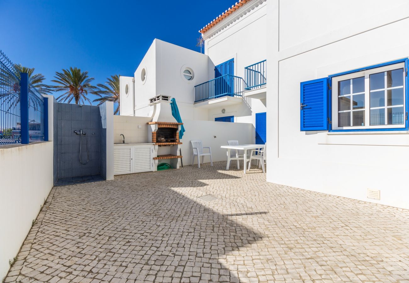 Casa adosada en Manta Rota - Villa de 3 dormitorios en 1ª línea de playa y wifi by AlgarveManta (21V3)