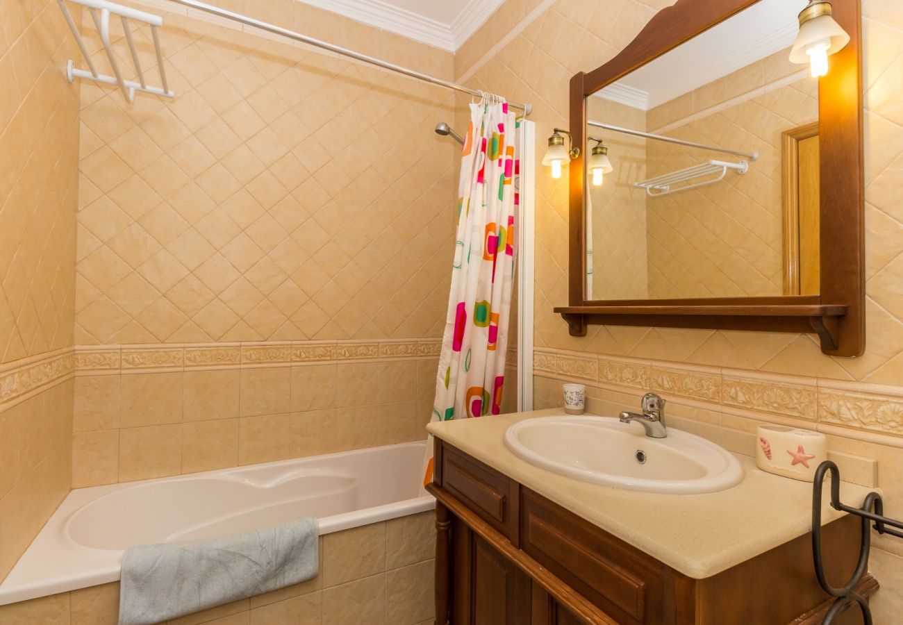 Casa en Manta Rota - Villa de 3 dormitorios en 1ª línea de playa y wifi by AlgarveManta (20V3)